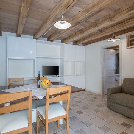 Lana House With Apartments Petrovija Екстериор снимка