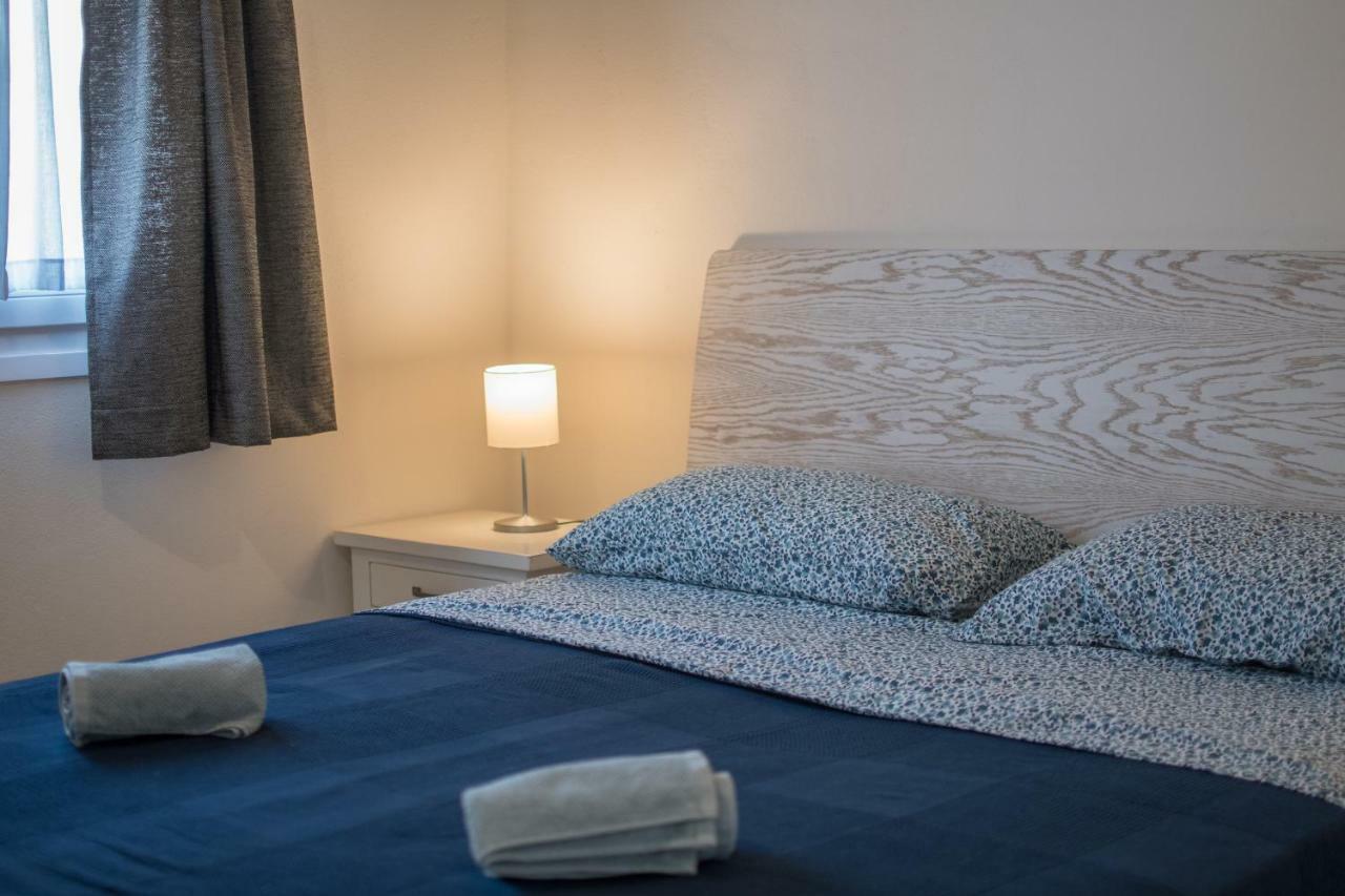 Lana House With Apartments Petrovija Екстериор снимка