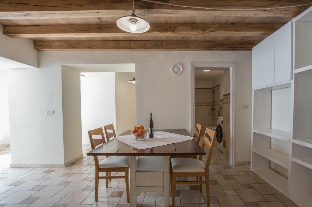 Lana House With Apartments Petrovija Екстериор снимка
