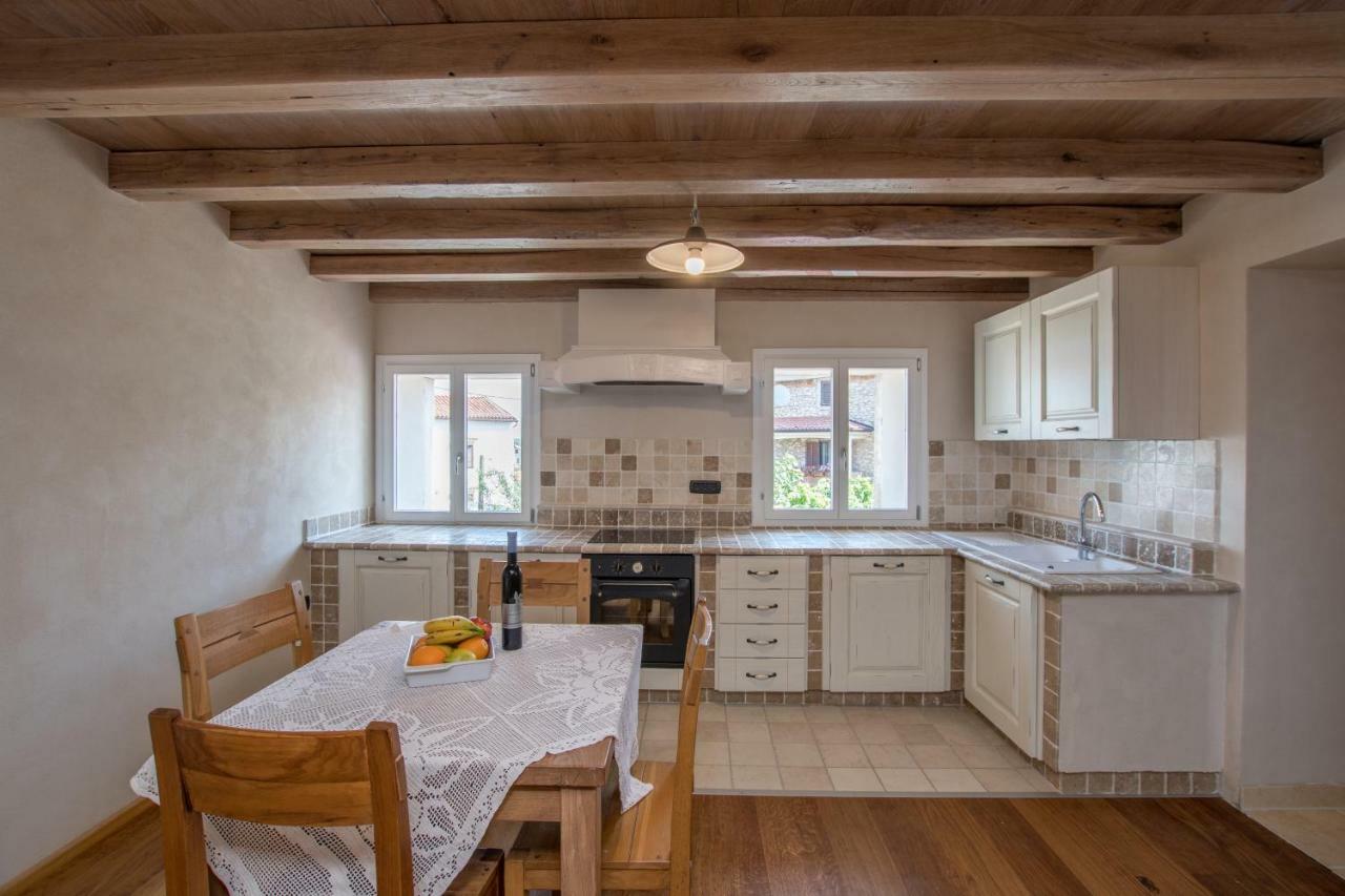 Lana House With Apartments Petrovija Екстериор снимка
