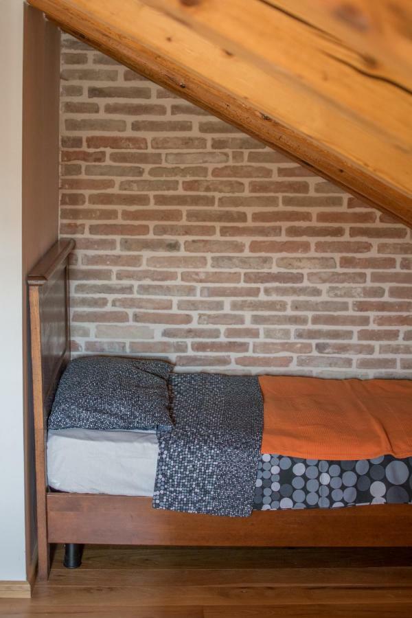 Lana House With Apartments Petrovija Екстериор снимка